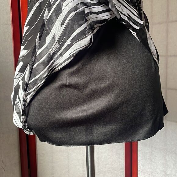 Essentials by Milano Black and White Semi-Sheer Pullover Blouse (Small) - Picture 11 of 11